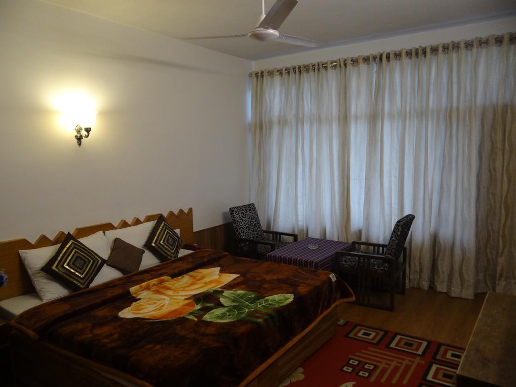 Hotel Natraj Manali Dharamshala Værelse billede