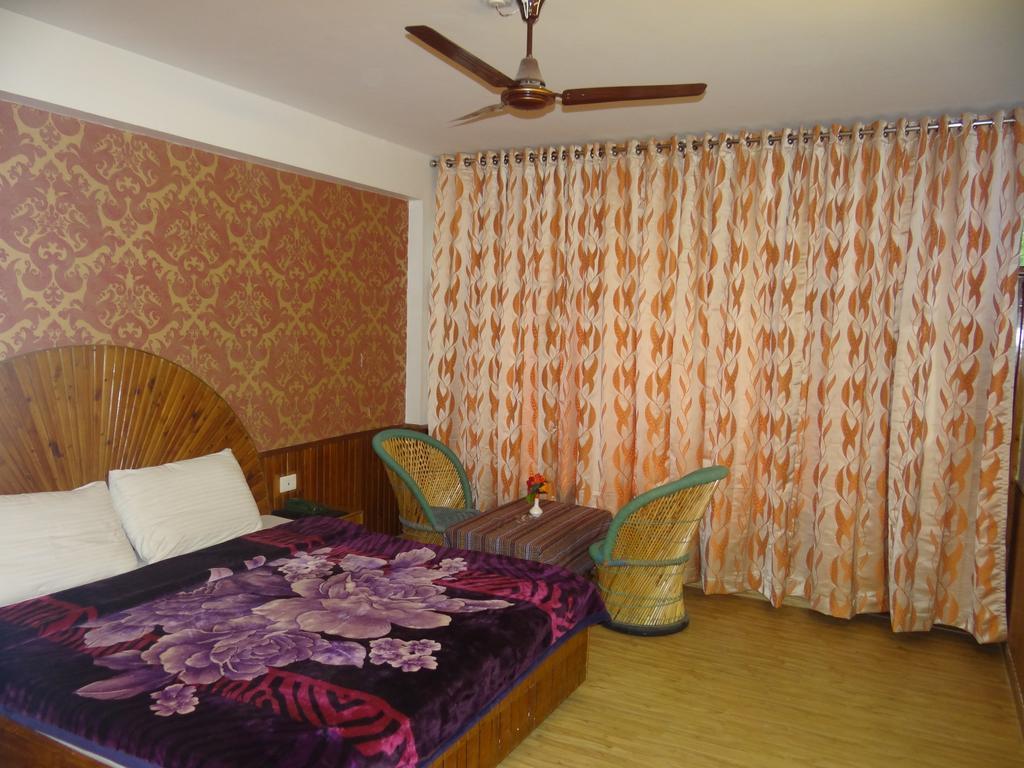 Hotel Natraj Manali Dharamshala Værelse billede